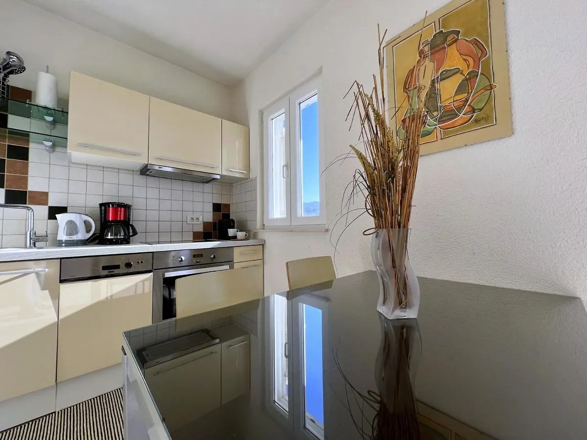 Marles Beach Residence Banjol