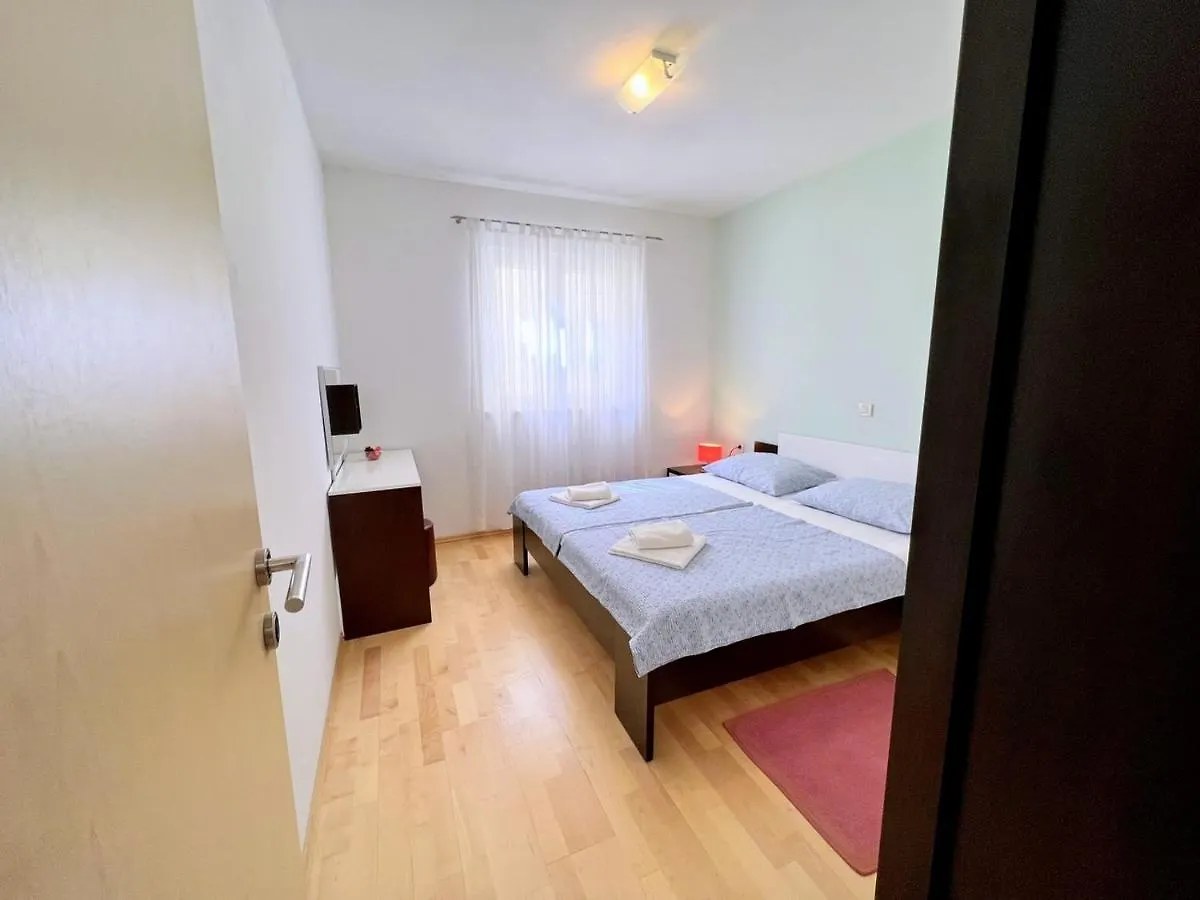 Marles Beach Residence Banjol