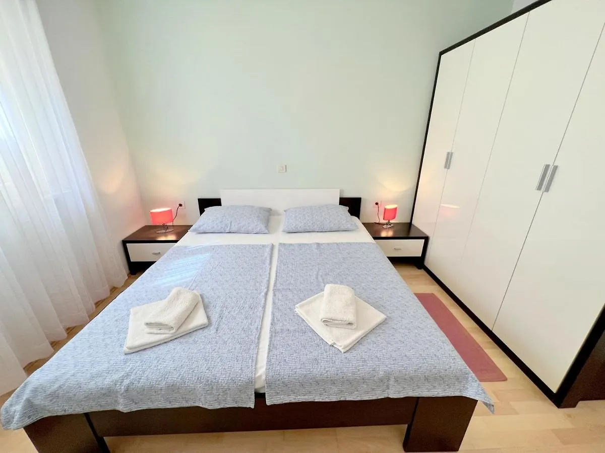 Marles Beach Residence Banjol 0*,  Horvátország